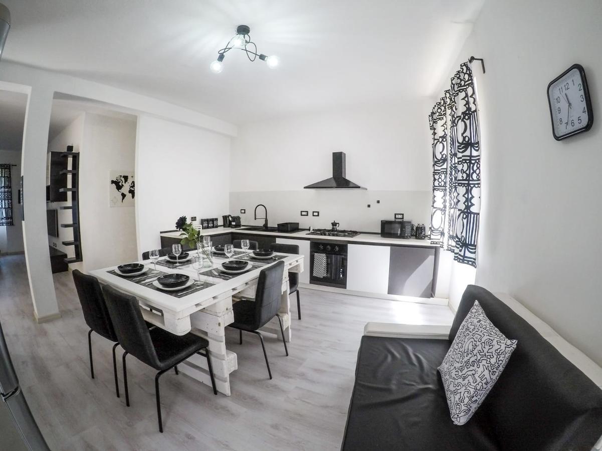 Black&White Guest House อีเกลเซียส ภายนอก รูปภาพ