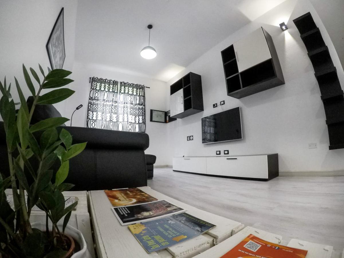 Black&White Guest House อีเกลเซียส ภายนอก รูปภาพ