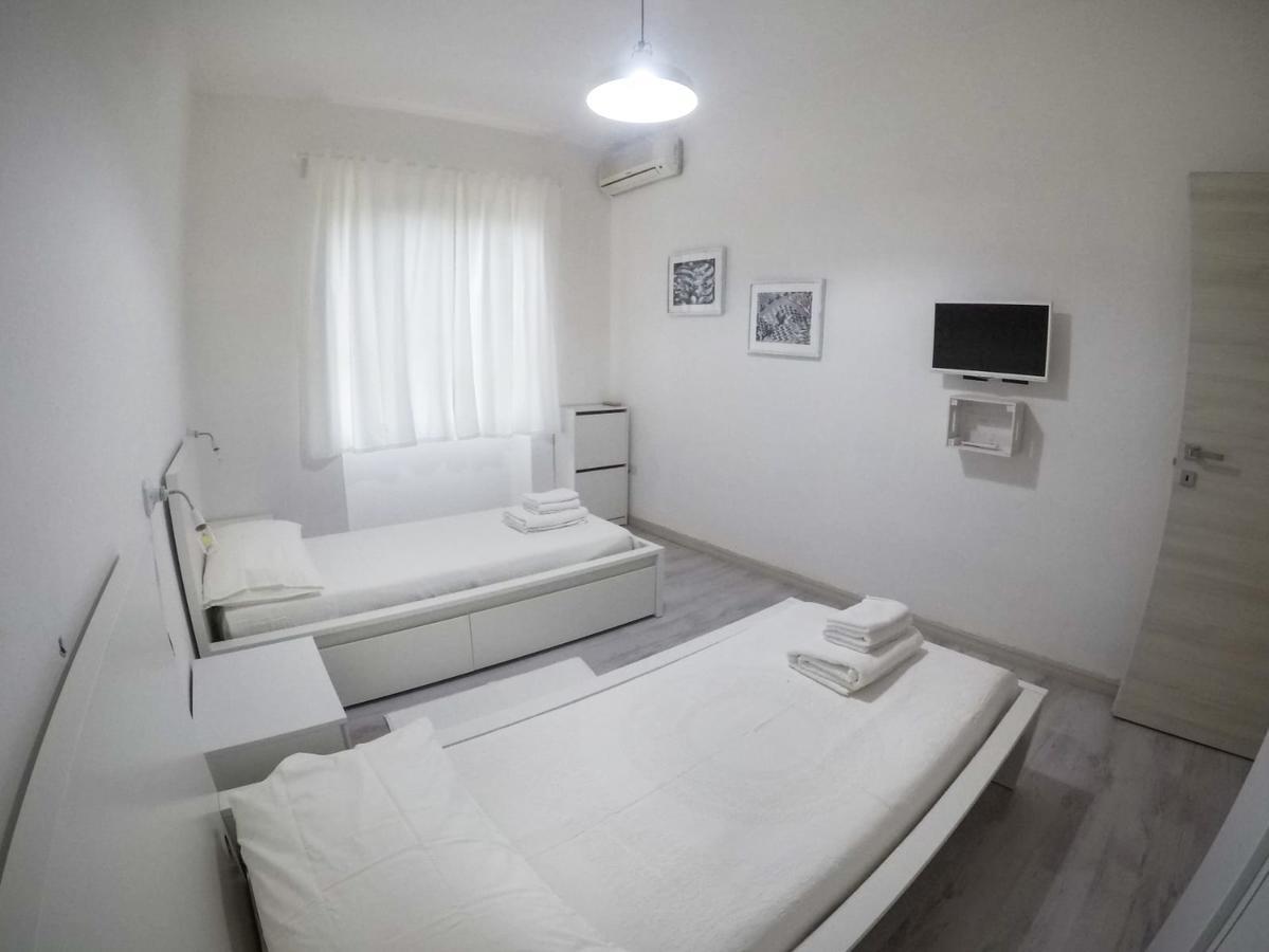 Black&White Guest House อีเกลเซียส ภายนอก รูปภาพ