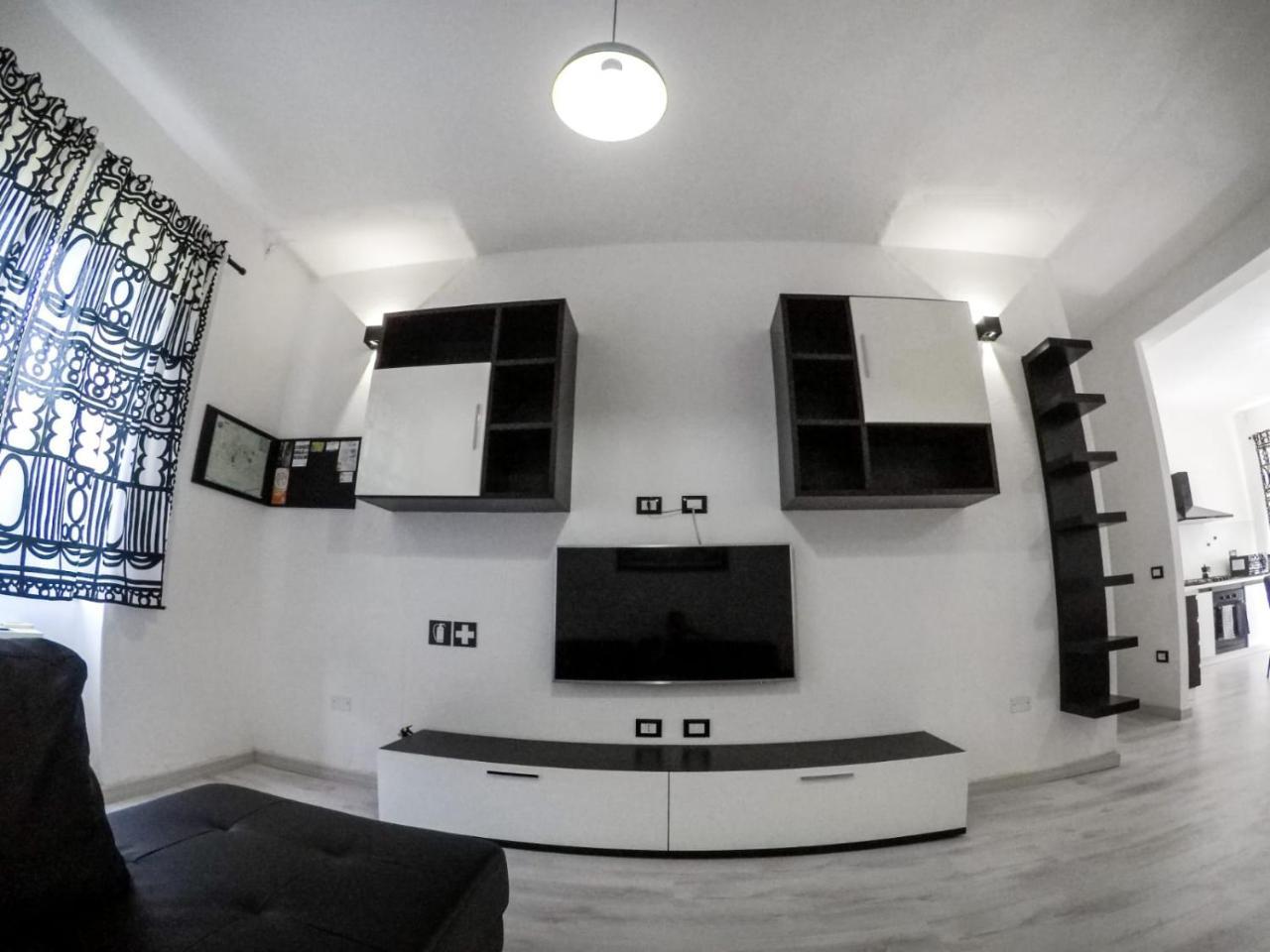 Black&White Guest House อีเกลเซียส ภายนอก รูปภาพ